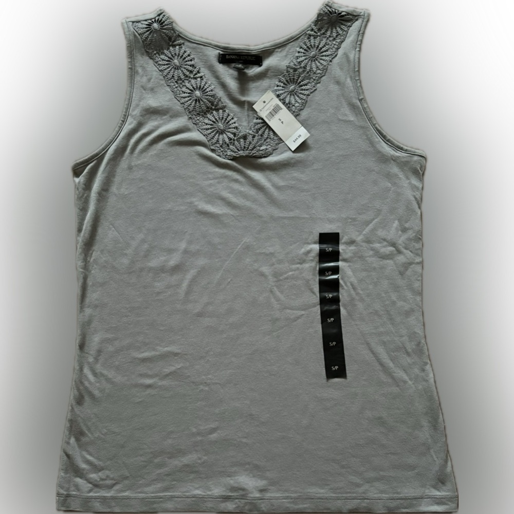 NWT Banana Republic grey tank with embroidery flower detail.